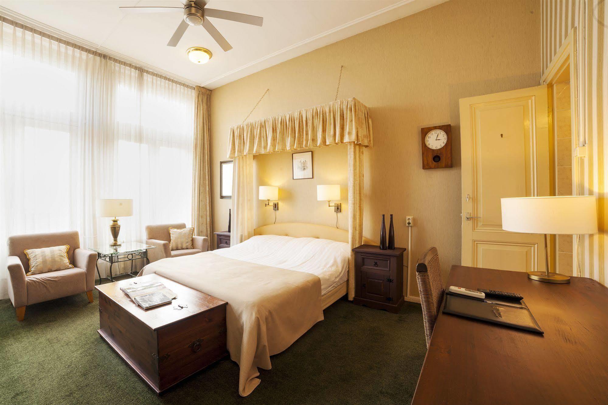 Hotel ดอร์เดรคท์ ภายนอก รูปภาพ