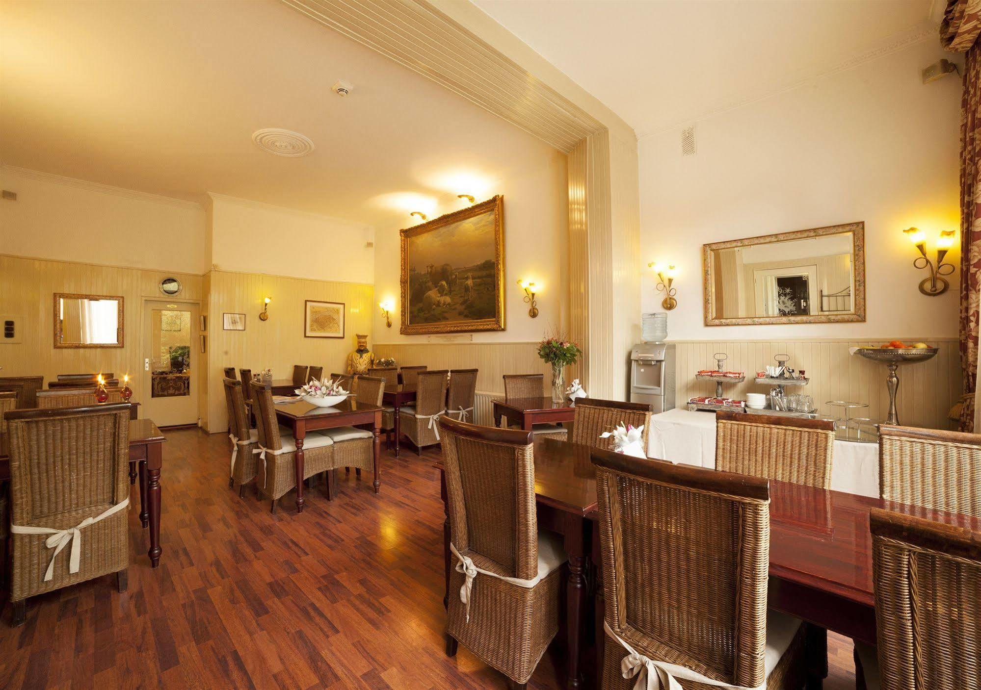 Hotel ดอร์เดรคท์ ภายนอก รูปภาพ