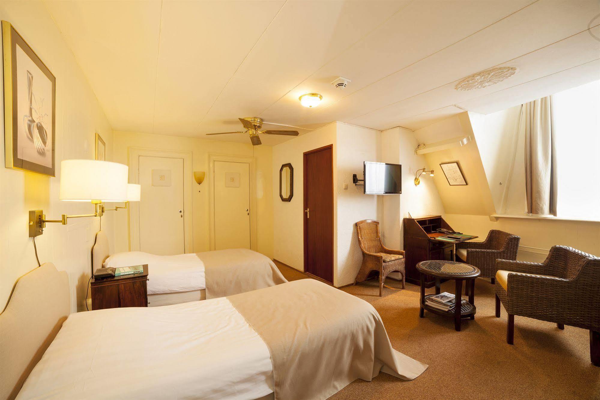 Hotel ดอร์เดรคท์ ภายนอก รูปภาพ