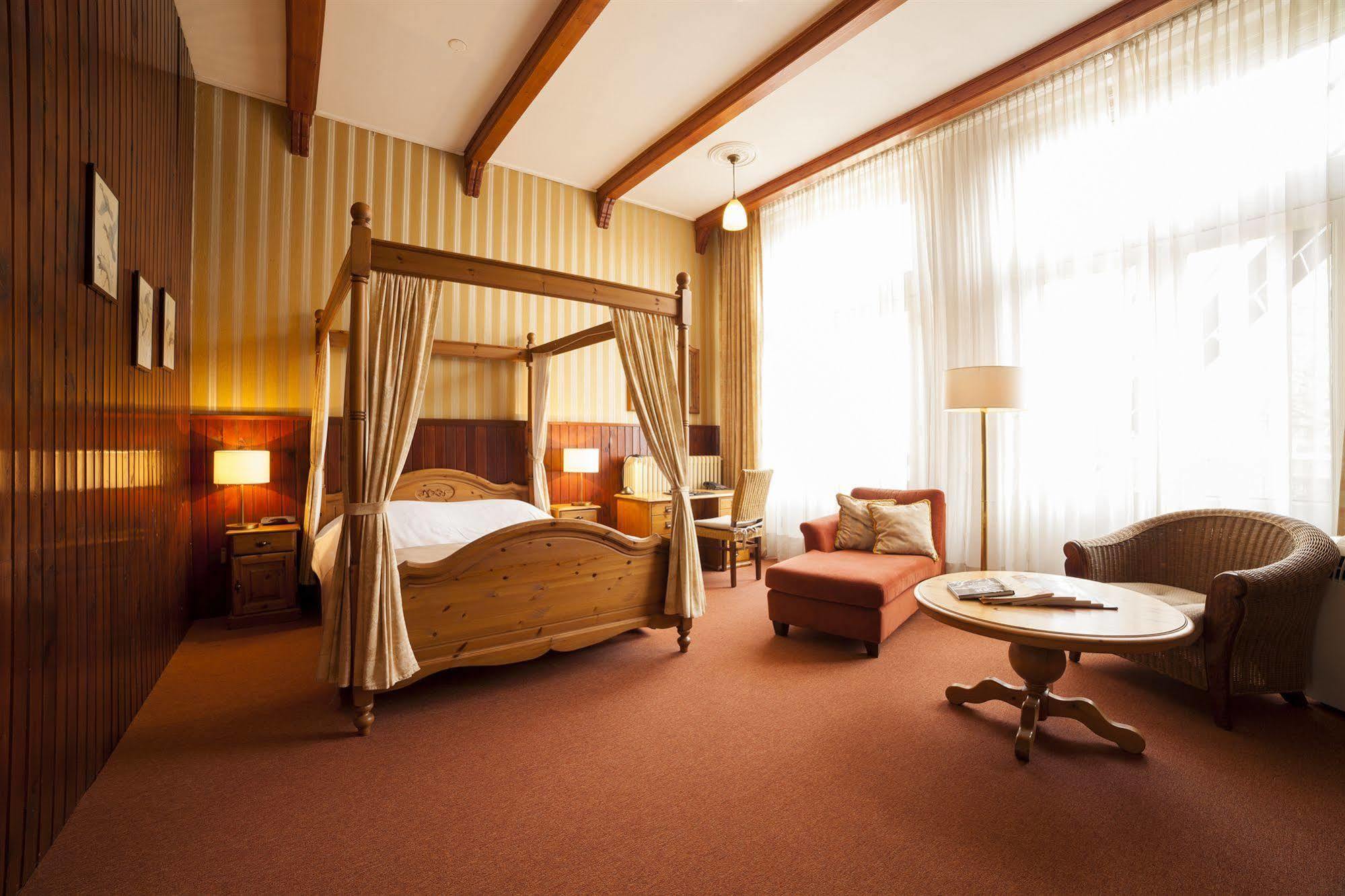 Hotel ดอร์เดรคท์ ภายนอก รูปภาพ